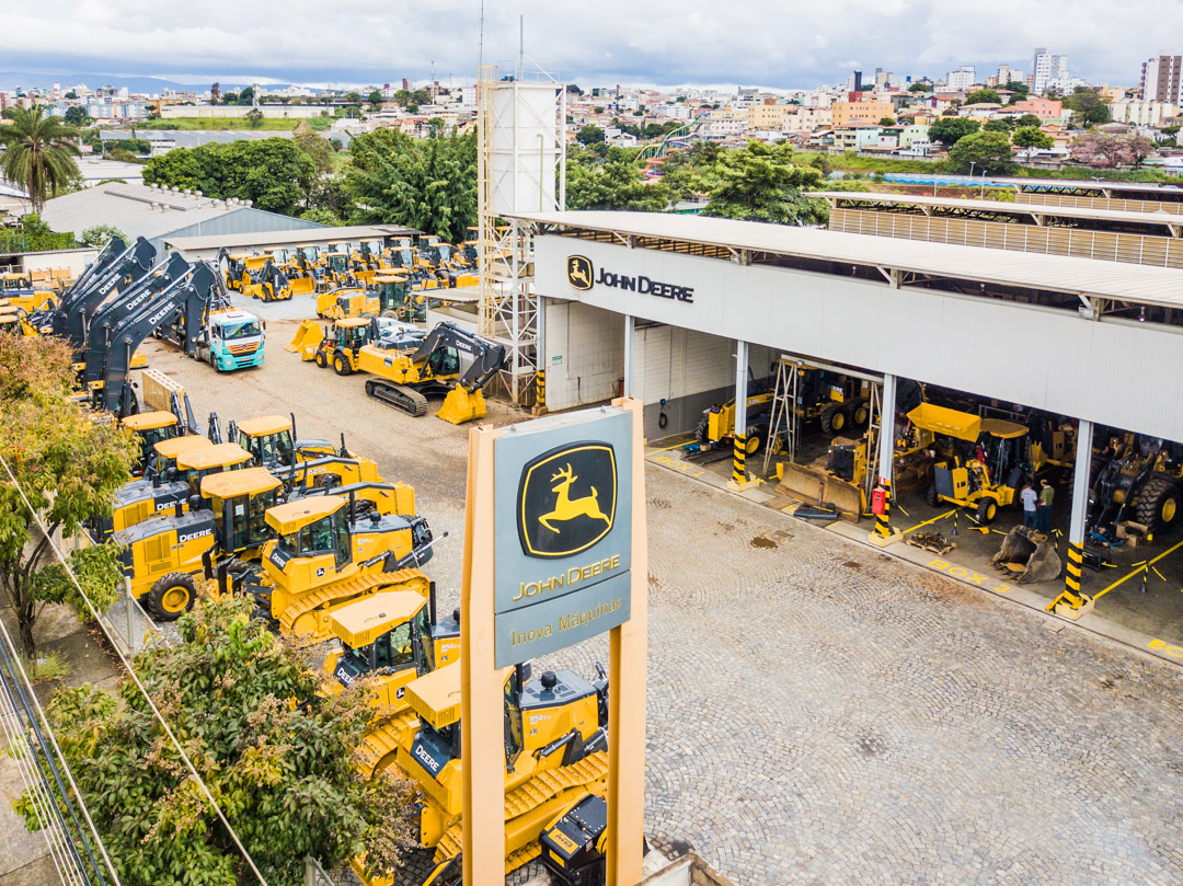 Inova  1º Distribuidor da Linha de Construção da John Deere no Brasil